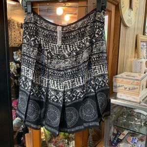 White House Black market midi skirt new size 6